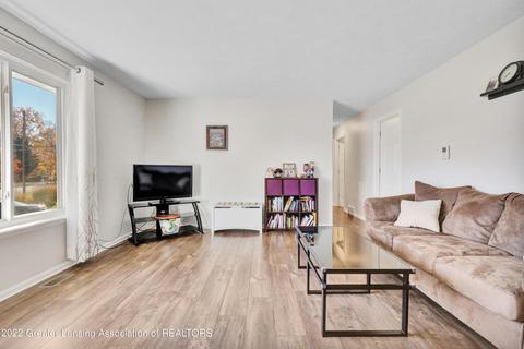 408 Riverview Dr, Dewitt, MI 48820 photo 7
