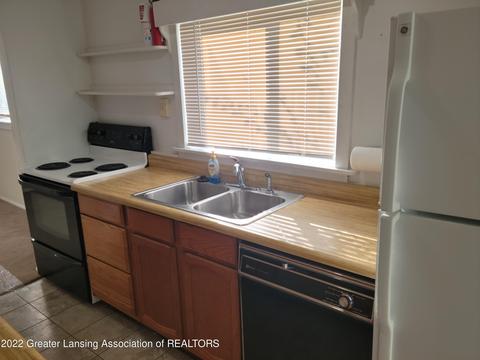 2032 Lambden Rd, Flint, MI 48532 photo 2