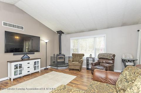 7590 Oakview Dr, Owosso, MI 48867 photo 3