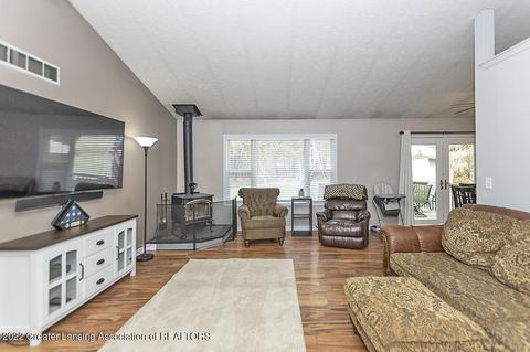 7590 Oakview Dr, Owosso, MI 48867 photo 4