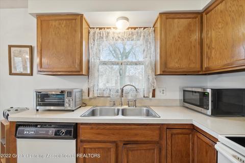 4802 Malta Cir, Lansing, MI 48917 photo 12