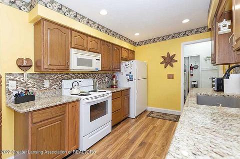 309 White Oak Dr, Perry, MI 48872 photo 8