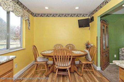 309 White Oak Dr, Perry, MI 48872 photo 6