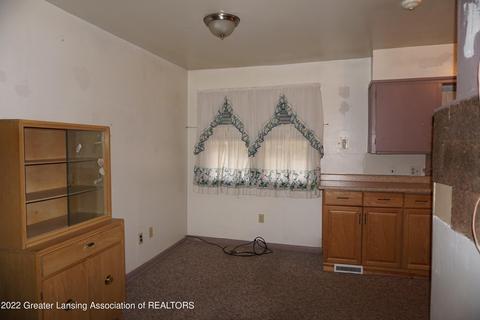 752 Broadway Ave, Owosso, MI 48867 photo 8