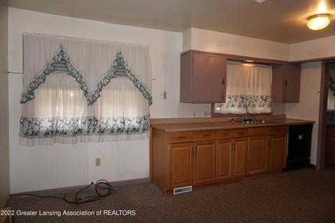 752 Broadway Ave, Owosso, MI 48867 photo 5
