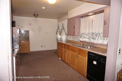 752 Broadway Ave, Owosso, MI 48867 photo 6