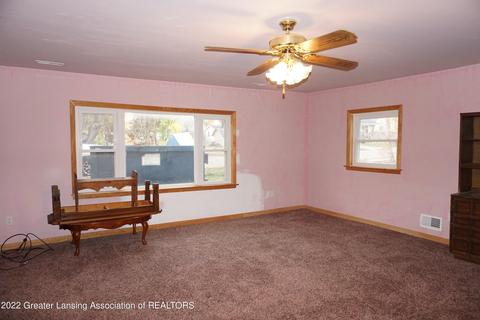 752 Broadway Ave, Owosso, MI 48867 photo 3