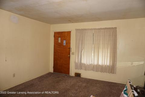 752 Broadway Ave, Owosso, MI 48867 photo 4