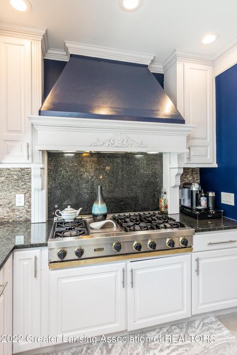 7860 Ashbrook Dr, Haslett, MI 48840 photo 18