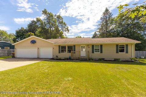 1319 Bayshore Dr, Haslett, MI 48840 photo 2