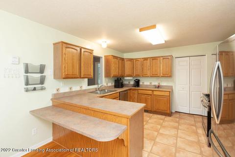 1319 Bayshore Dr, Haslett, MI 48840 photo 11