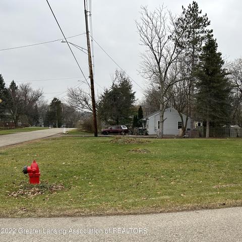 3209 Felt St, Lansing, MI 48906
