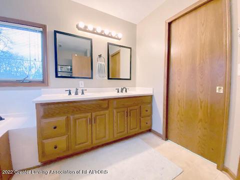 13502 Cottonwood Ct, Dewitt, MI 48820 photo 27