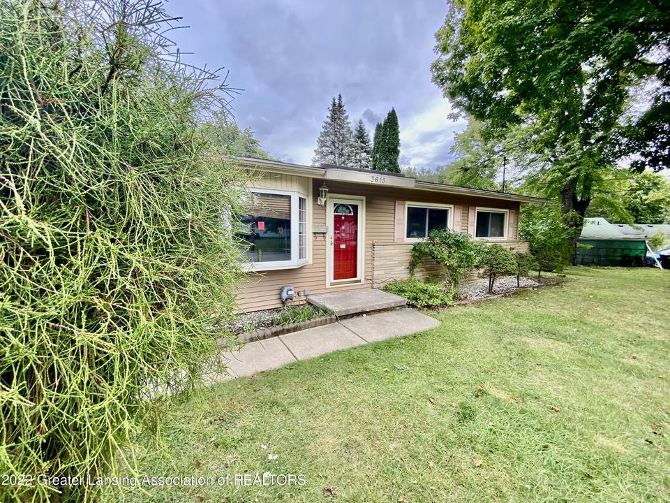  3615 Schlee St, Lansing, MI 48910 photo 2