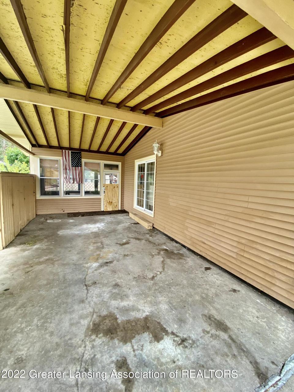  3615 Schlee St, Lansing, MI 48910 photo 4
