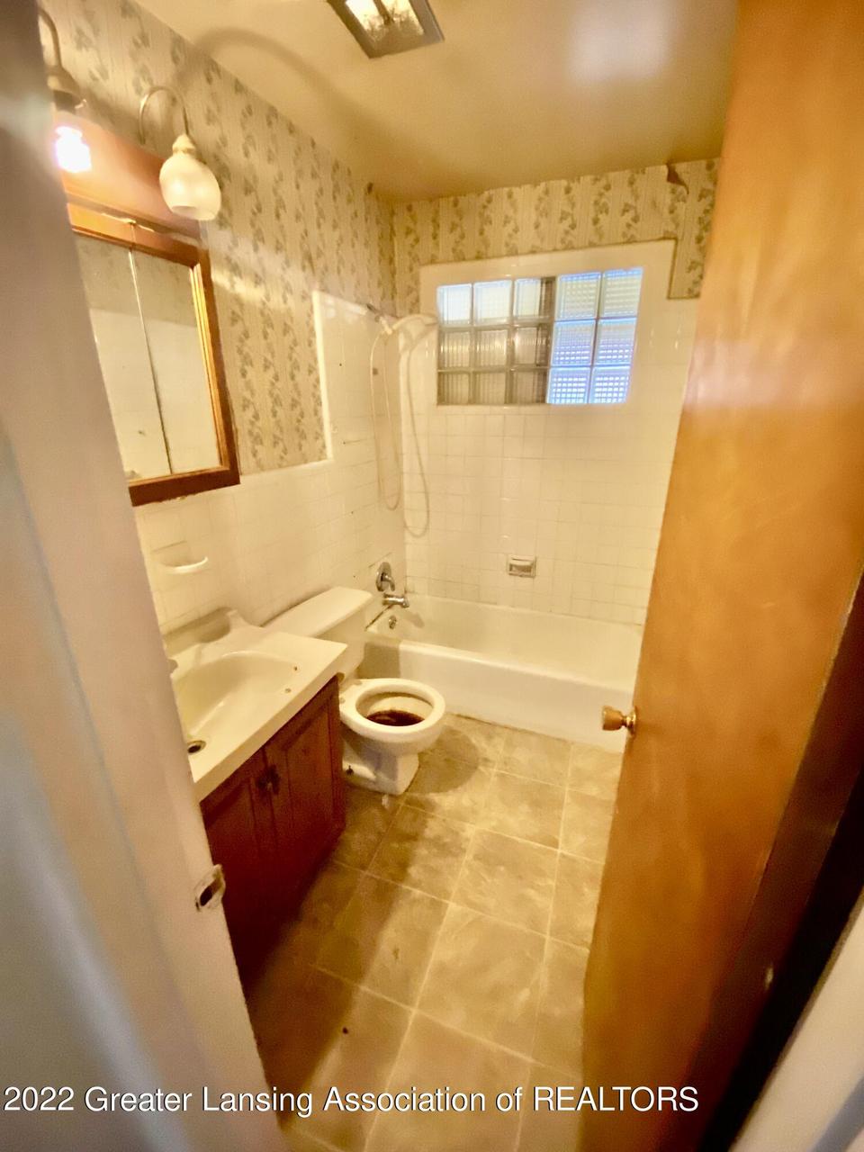  3615 Schlee St, Lansing, MI 48910 photo 12