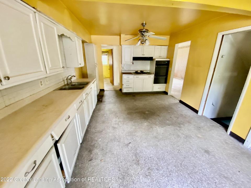  3615 Schlee St, Lansing, MI 48910 photo 5