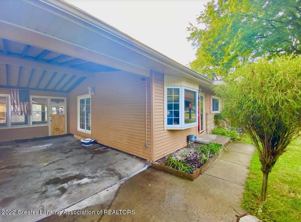  3615 Schlee St, Lansing, MI 48910 photo 3