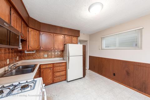 1908 Hillcrest St, Lansing, MI 48910 photo 4