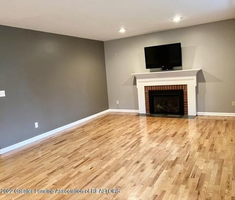 3304 Springbrook Ln, Lansing, MI 48917 photo 3
