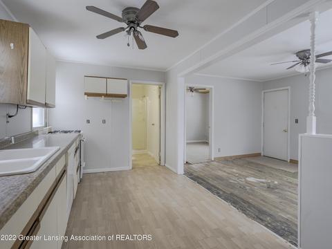 541 E Howe Ave, Lansing, MI 48906 photo 5