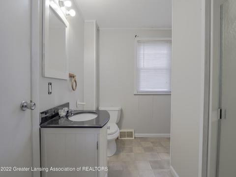 541 E Howe Ave, Lansing, MI 48906 photo 8
