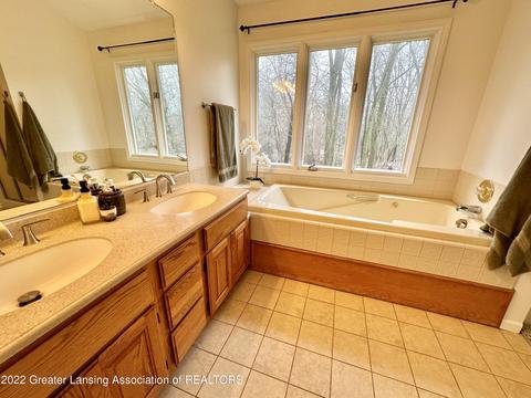 3935 Camperdown Dr, Lansing, MI 48911 photo 22