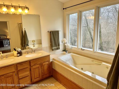 3935 Camperdown Dr, Lansing, MI 48911 photo 21