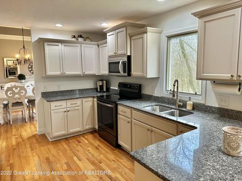 3935 Camperdown Dr, Lansing, MI 48911 photo 10