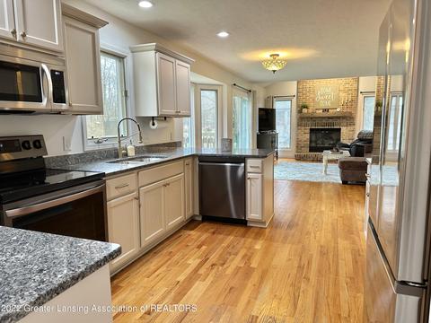 3935 Camperdown Dr, Lansing, MI 48911 photo 9