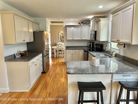 3935 Camperdown Dr, Lansing, MI 48911 photo 11