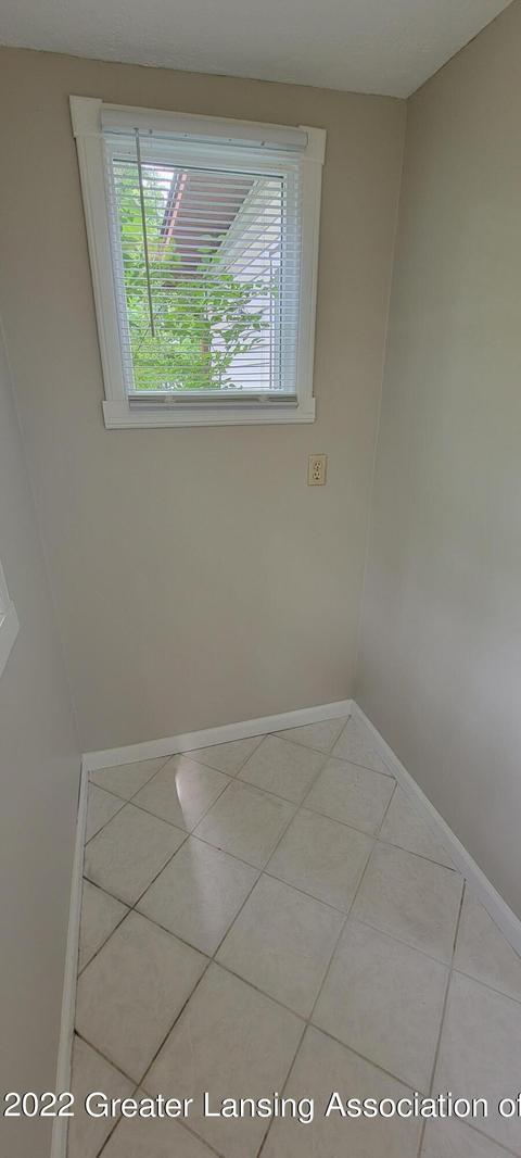 623 Lenore Ave, Lansing, MI 48910 photo 31