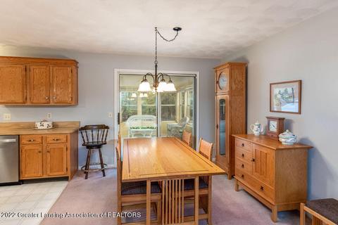 464 Burr Oak Dr, Dimondale, MI 48821 photo 9