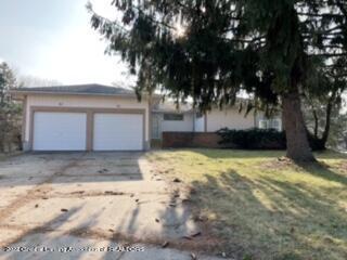 1101 S Chimney Hill Dr, Dewitt, MI 48820 photo 1