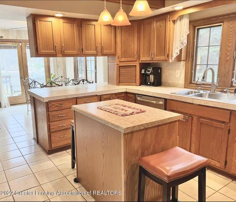 700 E Geneva Dr, Dewitt, MI 48820 photo 10