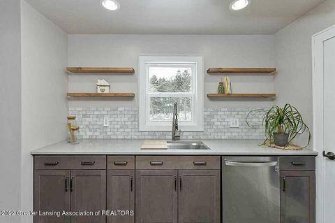 2316 Forest Rd, Lansing, MI 48910 photo 9