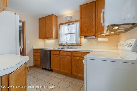 15832 Brook Rd, Lansing, MI 48906 photo 7