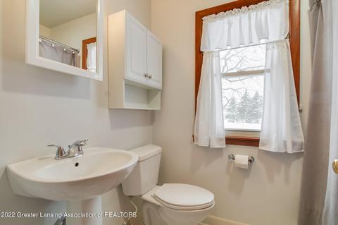 15832 Brook Rd, Lansing, MI 48906 photo 12