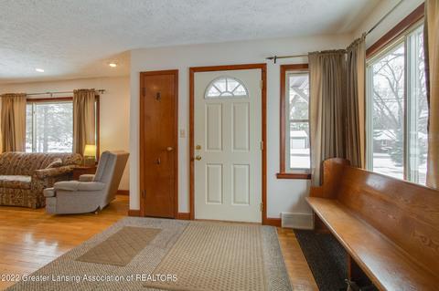 15832 Brook Rd, Lansing, MI 48906 photo 2