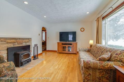 15832 Brook Rd, Lansing, MI 48906 photo 5