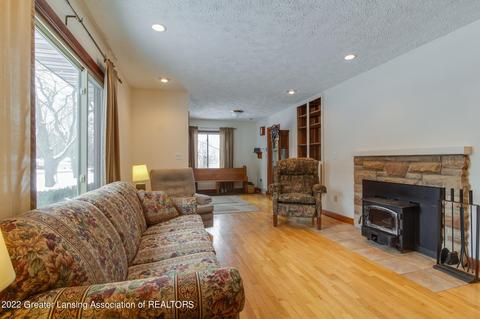 15832 Brook Rd, Lansing, MI 48906 photo 3