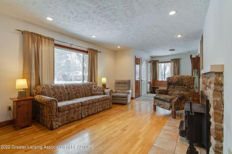15832 Brook Rd, Lansing, MI 48906 photo 4
