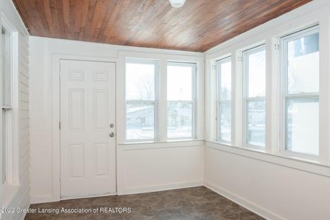 433 E Main St, Owosso, MI 48867 photo 2