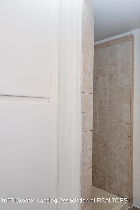 433 E Main St, Owosso, MI 48867 photo 12