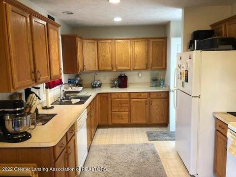3938 Windemere Dr, Lansing, MI 48911 photo 9