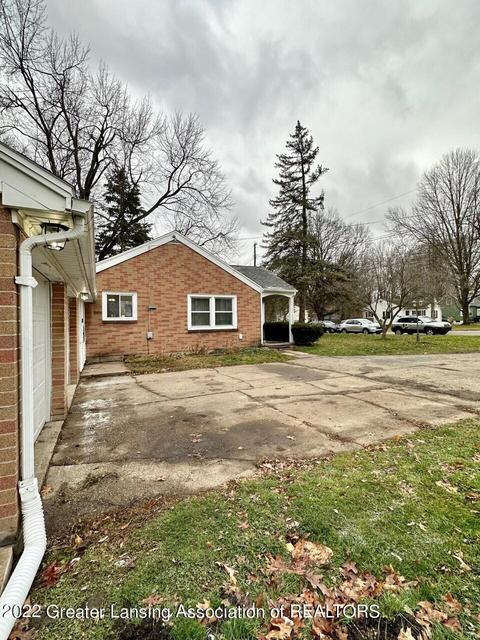 1101 Maycroft Rd, Lansing, MI 48917 photo 4