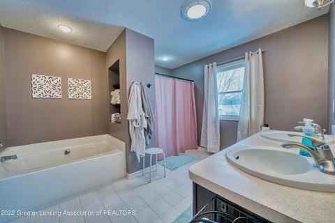13613 Honeylocust Dr, Dewitt, MI 48820 photo 32