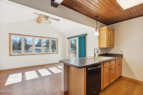 1355 W Webb Rd, Dewitt, MI 48820 photo 4