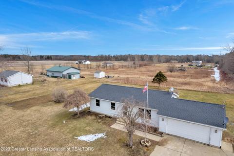 7002 Oneida Rd, Charlotte, MI 48813 photo 2