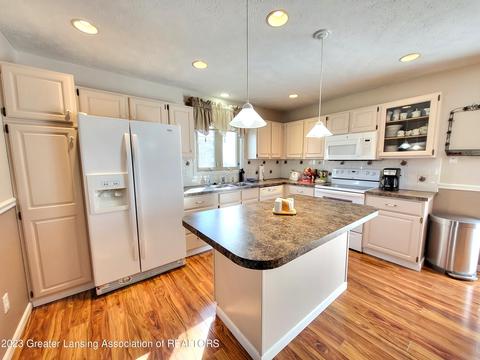 1131 Wolf Run Dr, Lansing, MI 48917 photo 7